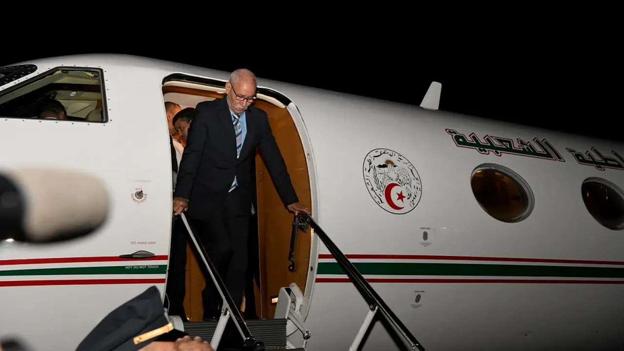 Llegada de Brahim Ghali, secretario general del Frente Polisario, al aeropuerto de FireBlade, Kempton Park, Sudáfrica, en un avión presidencial argelino - PHOTO/TWITTER/ @DIRCO_ZA