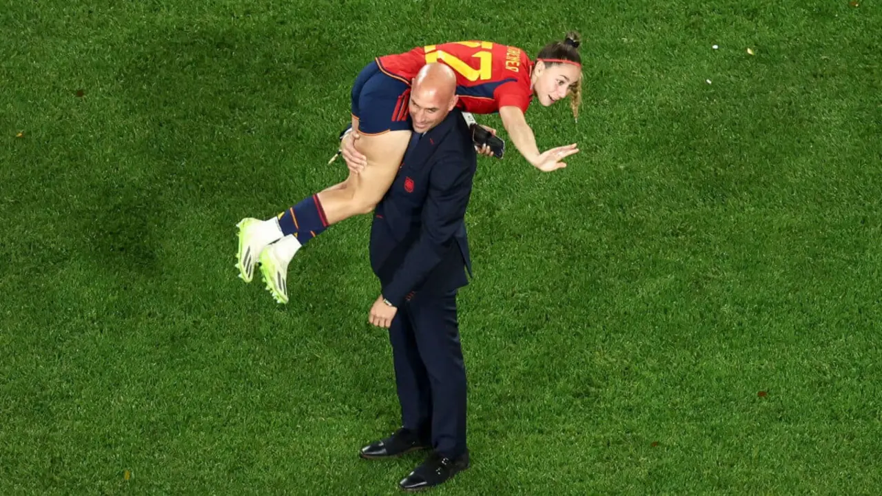 ​

DAVID GRAY/AFP - Antes de que España se proclamase campeona del mundo de fútbol femenino, la RFEF también tuvo problemas con las jugadoras

​