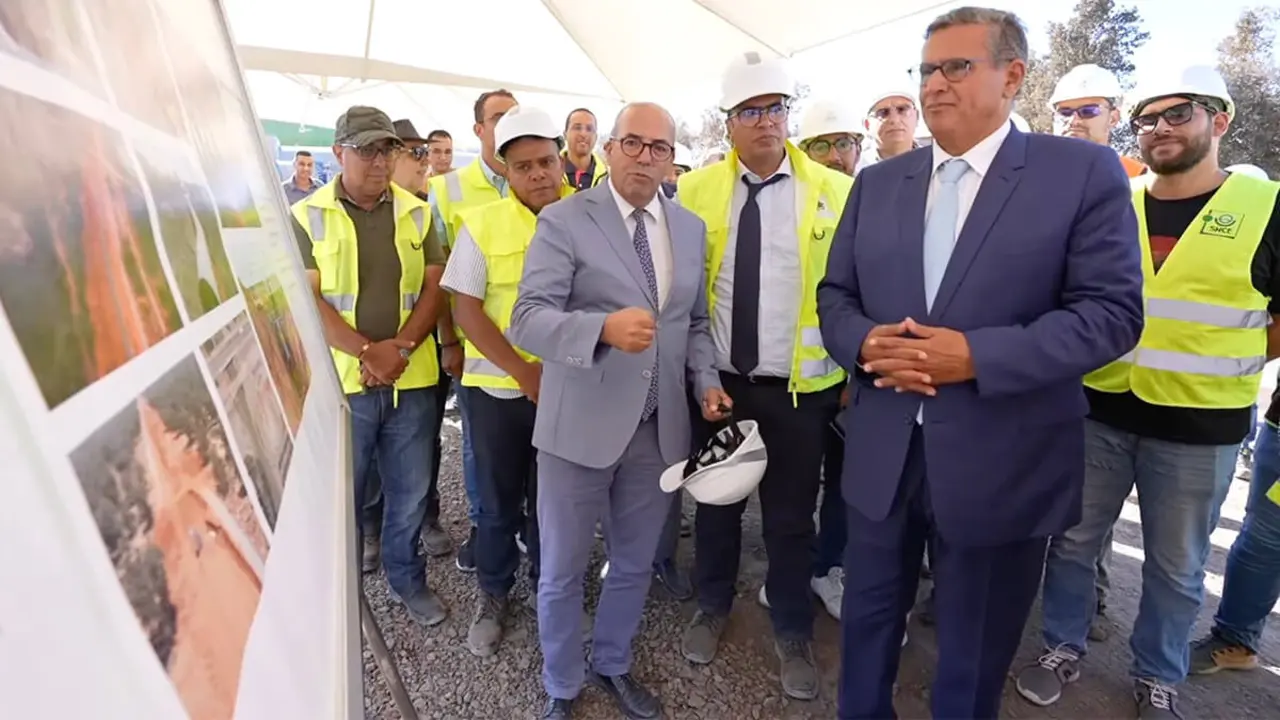 El primer ministro marroquí visita las instalaciones de conexión de las cuencas de los ríos Sebou y Bouregreg