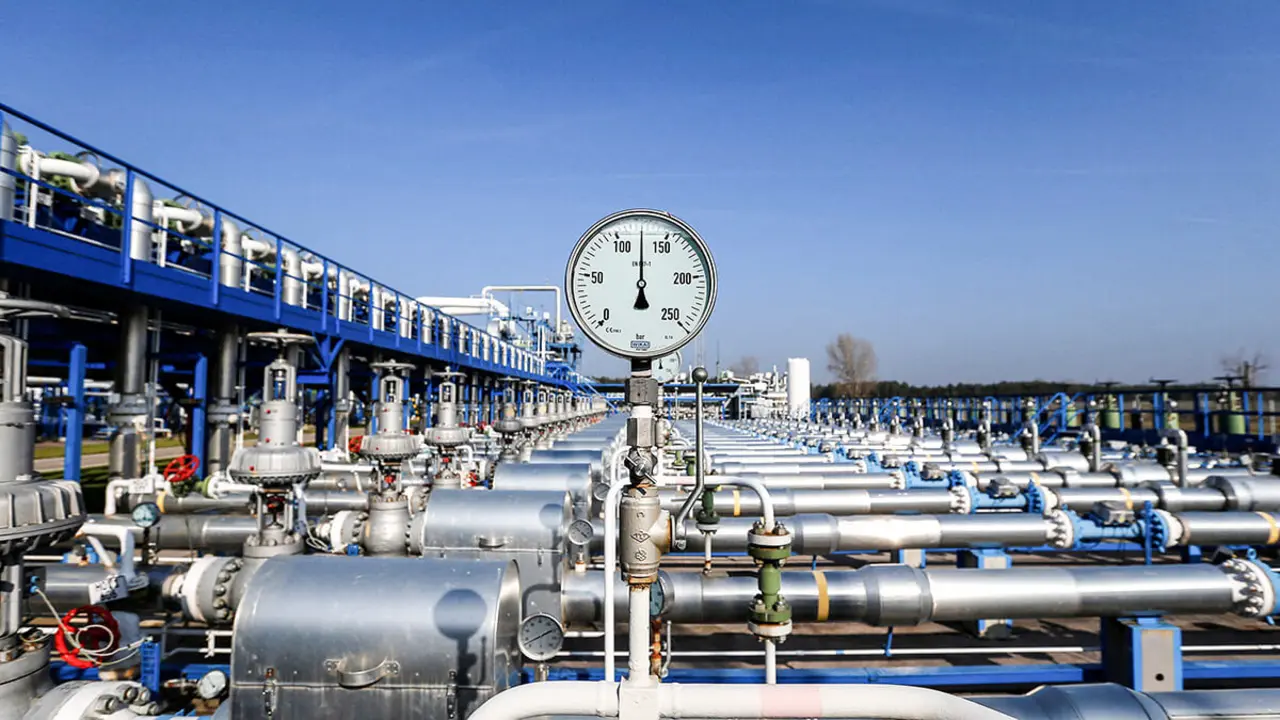 Terminal de gas natural - PHOTO/REUTERS/LAZLO BALOGH