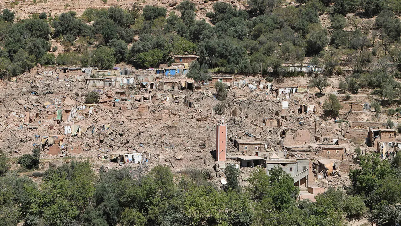 AFP/FETHI BELAID - Una vista general muestra los daños y la destrucción en la aldea de Tiksit, al sur de Adassil, el 10 de septiembre de 2023, dos días después de que un devastador terremoto de magnitud 6,8 sacudiera el país