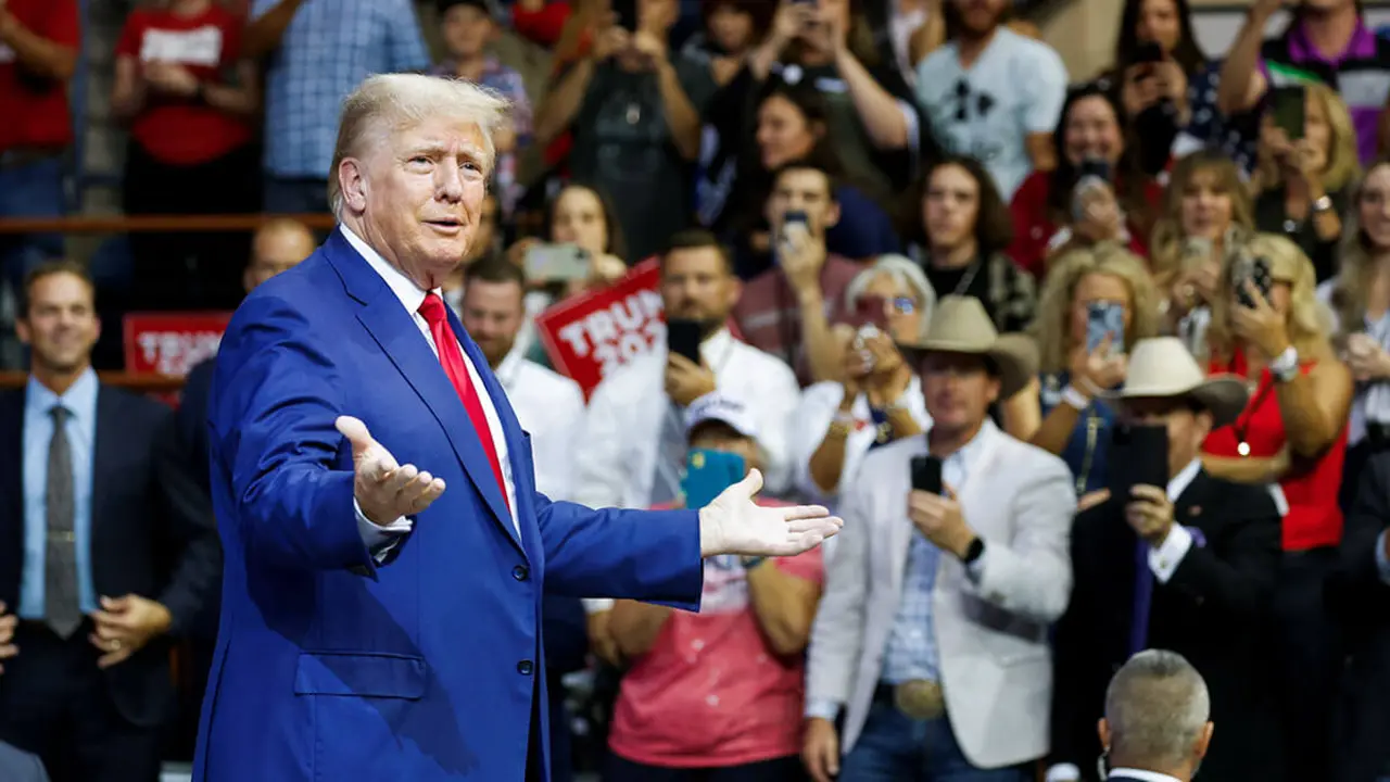 REUTERS/JONATHAN ERNST - El candidato presidencial republicano, el expresidente Donald Trump, habla en el Monument Leaders Rally organizado por el Partido Republicano de Dakota del Sur en septiembre 8 de agosto de 2023 en Rapid City, Dakota del Sur