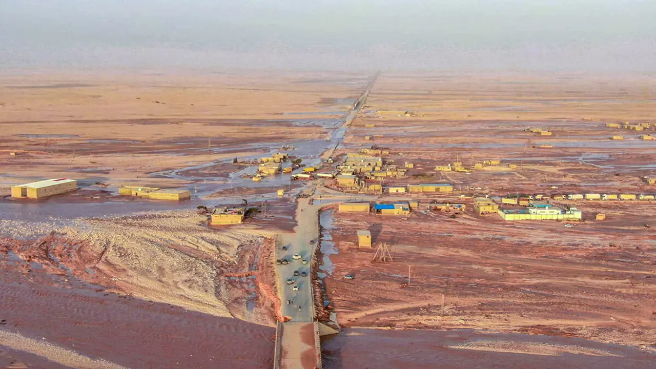 PHOTO/ Al-Hadath vía REUTERS - Vista general del agua de la inundación que cubre el área mientras una poderosa tormenta y fuertes lluvias azotaron Al-Mukhaili, Libia, el 11 de septiembre de 2023, en esta fotografía