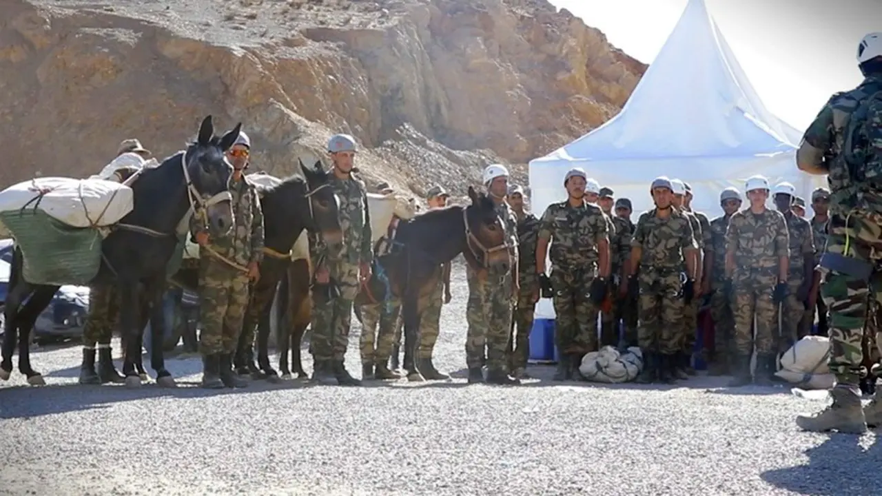 FOTO/FAR MAROC - Soldados de los Arqueros del Atlas se preparan para llevar la ayuda a los pueblos afectados por el terremoto