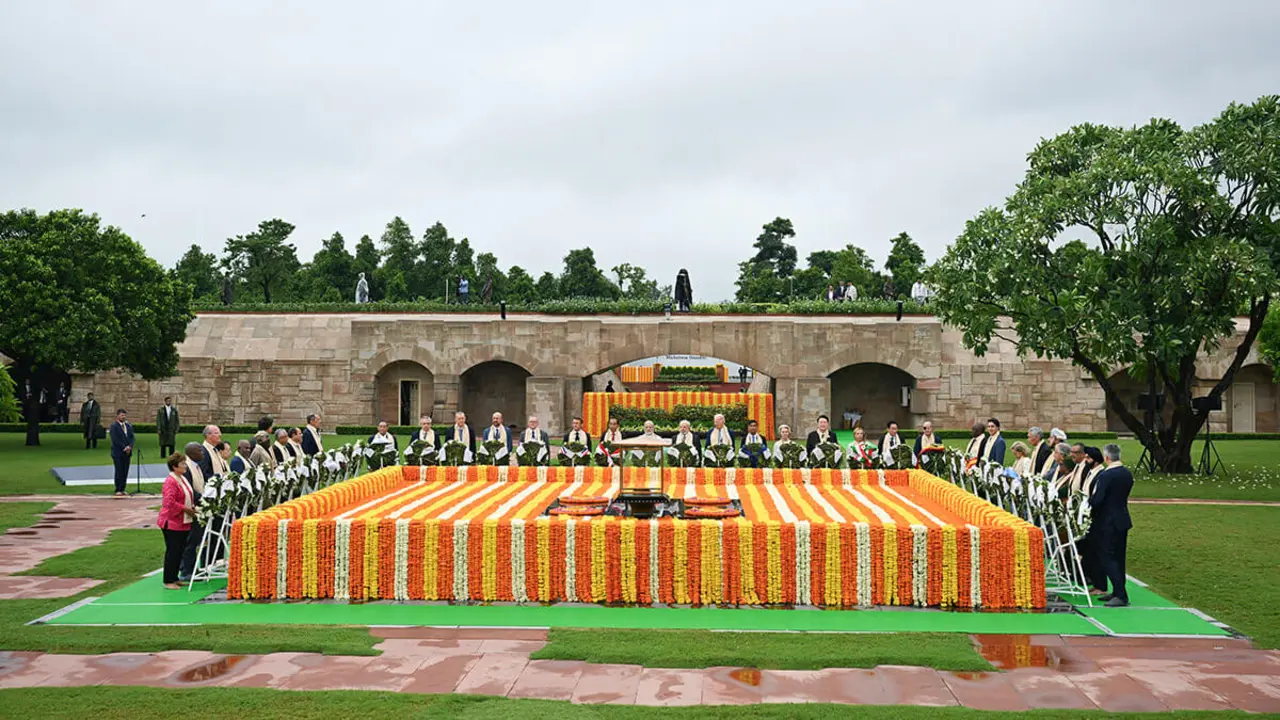 El Presidente de los Estados Unidos, Joe Biden, visita el monumento conmemorativo de Raj Ghat con el Primer Ministro de la India, Narendra Modi, y otros líderes del G20, en Nueva Delhi, India, el 10 de septiembre de 2023
REUTERS/KENNY HOLSTON