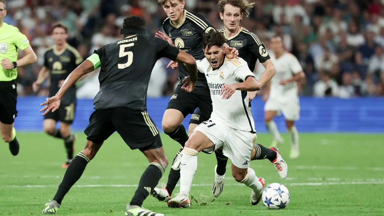 El delantero hispano-marroquí del Real Madrid Brahim Díaz controla el balón durante el partido de fútbol del grupo C del día 1 de la primera ronda de la Liga de Campeones de la UEFA entre el Real Madrid y el Unión Berlín en el estadio Santiago Bernabeu de Madrid en septiembre 20 de octubre de 2023 - AFP/THOMAS COEX