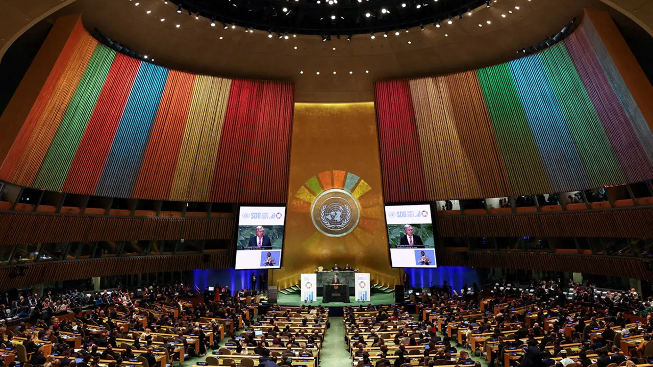 REUTERS/MIKE SEGAR - El secretario general de las Naciones Unidas, Antonio Guterres, pronuncia una declaración durante la inauguración de la Cumbre de los Objetivos de Desarrollo Sostenible (ODS) 2023, en la sede de la ONU en la ciudad de Nueva York, Nueva York, Estados Unidos, el 18 de septiembre de 2023