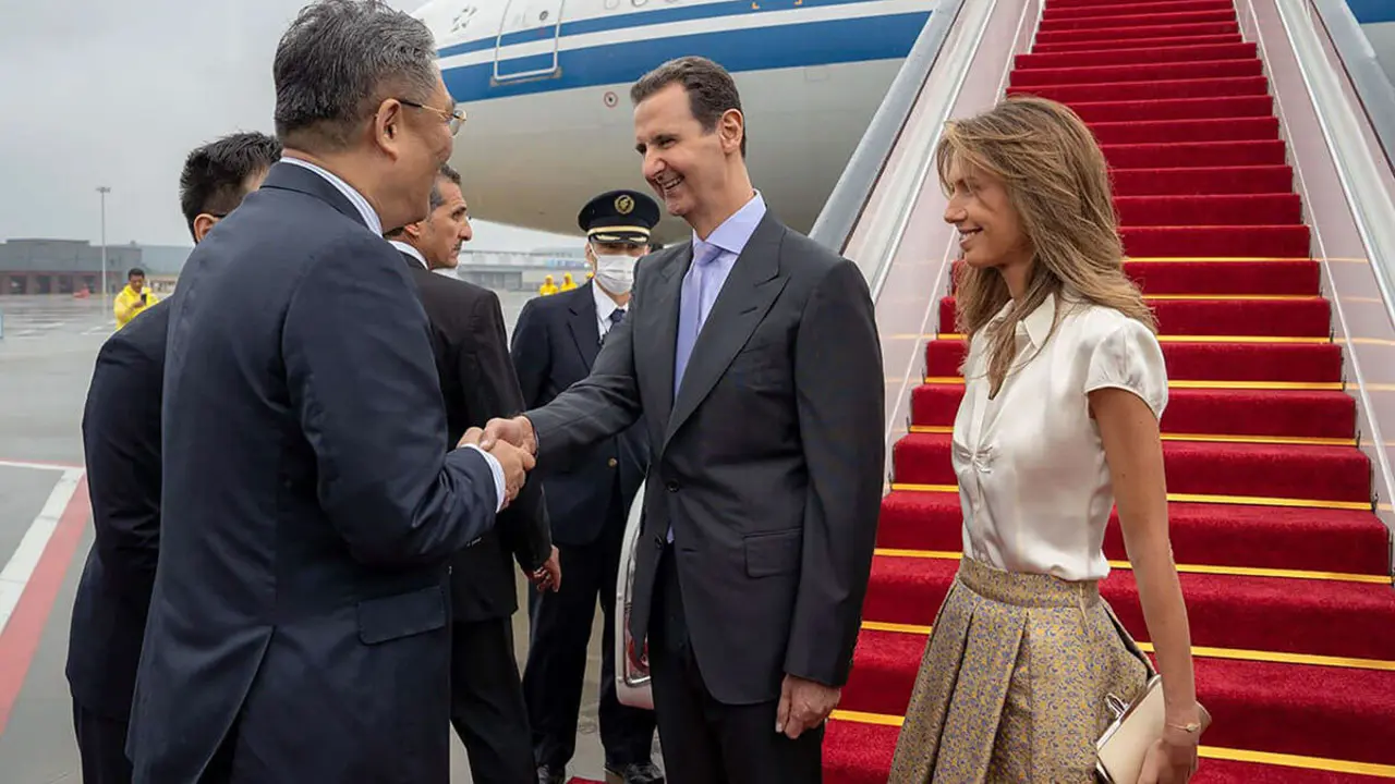 PHOTO/SANA/REUTERS - El 21 de septiembre Assad inició su primer viaje oficial a China en casi dos décadas, y Beijing dijo que la visita llevará los lazos a un nuevo nivel mientras el líder árabe busca apoyo financiero para ayudar a reconstruir su devastado país