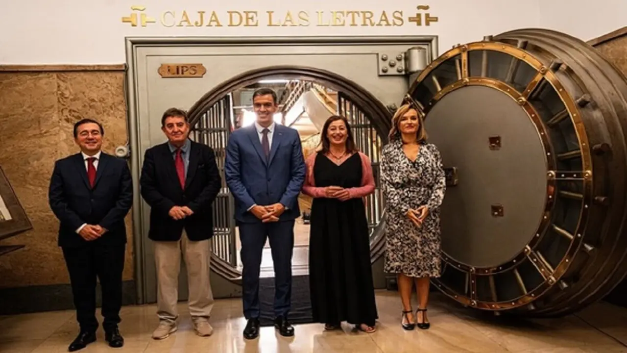PHOTO/VALENTINA DELUCA/INSTITUTO CERVANTES - Pedro Sánchez, presidente del Gobierno en funciones, en el centro; a la izda. Luis García Montero, director del Instituto Cervantes, y José Manuel Albares, ministro en funciones de Asuntos Exteriores. A la dcha. Francina Armengol, presidenta del Congreso de los Diputados, y Pilar Alegría, ministra en funciones de Educación y Formación Profesional