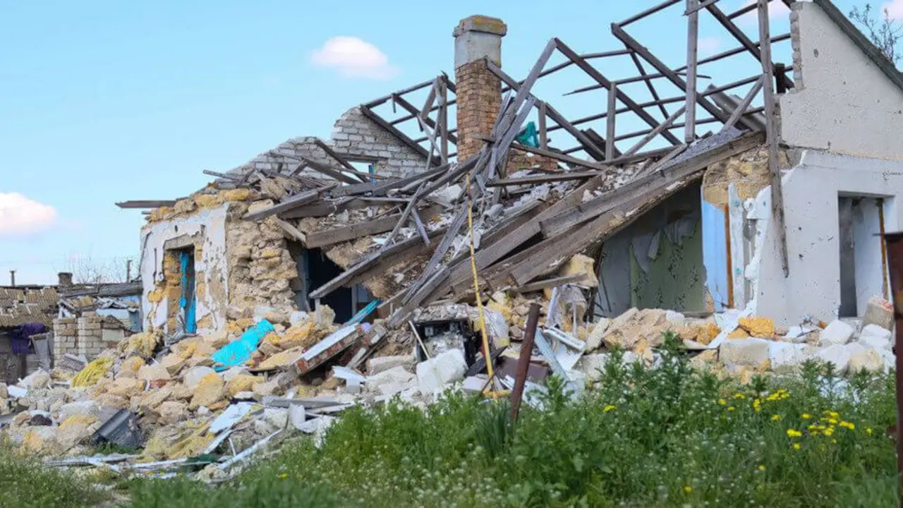 © PMA/Anastasiia Honcharuk La guerra en curso ha provocado daños generalizados a la infraestructura civil en Ucrania, incluida esta casa en la región de Nicolaiev.