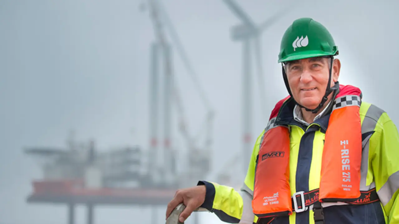 Ignacio Galán, presidente de Iberdrola, en el parque eólico marino de Saint-Brieuc.
