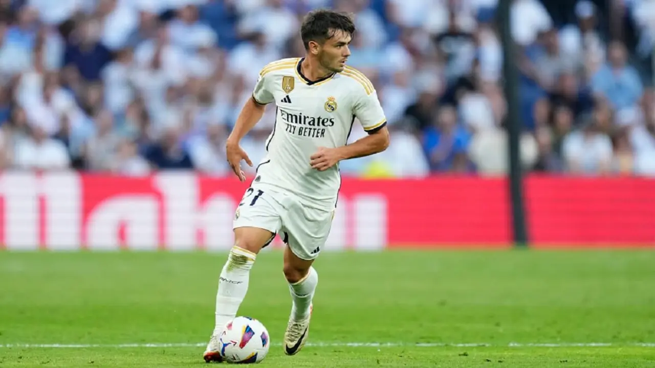 Brahim Díaz centrocampista ofensivo del Real Madrid y España en acción durante el partido de LaLiga EA Sports entre el Real Madrid CF y el CA Osasuna en el Estadio Santiago Bernabéu el 7 de octubre de 2023 en Madrid, España - PHOTO/JOSÉ BRETÓN/PICS ACTION/NURPHOTO/NURPHOTO VÍA AFP