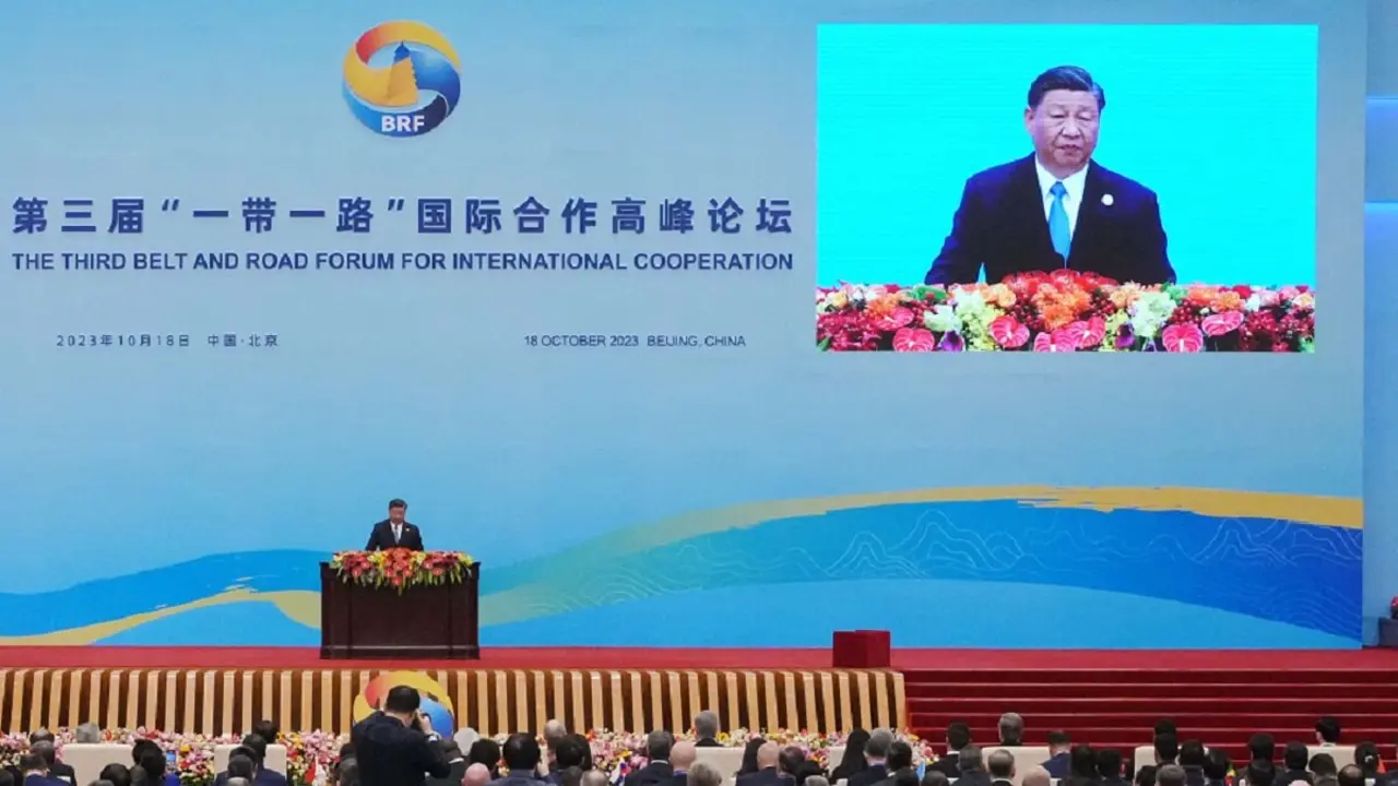 PHOTO/ICHIRO OHARA/YOMIURI/THE YOMIURI SHIMBUN VÍA AFP - El presidente de China, Xi Jinping, pronuncia un discurso en el Tercer Foro de la Franja y la Ruta para la Cooperación Internacional en Pekín el 18 de octubre de 2023