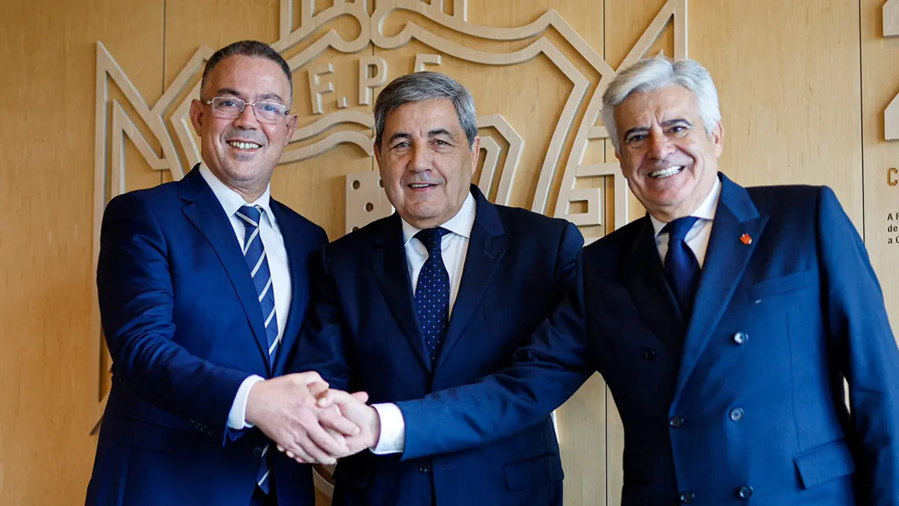 Los presidentes de las federaciones de fútbol de Marruecos, Fouzi Lekjaa , Portugal, Fernando Gomes, y España, Pedro Rocha - PHOTO/RFEF