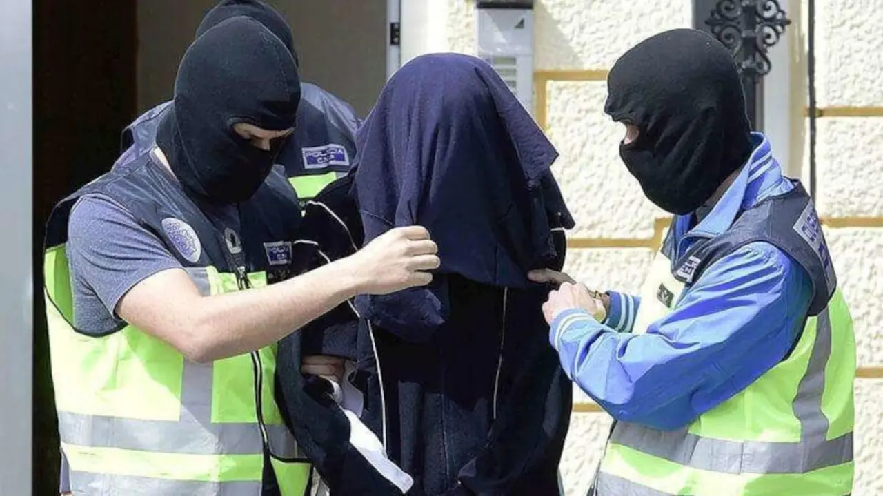 AFP/JOSÉ JORDANIA - Imagen de archivo en la que un presunto yihadista es detenido durante una operación de la Policía Nacional