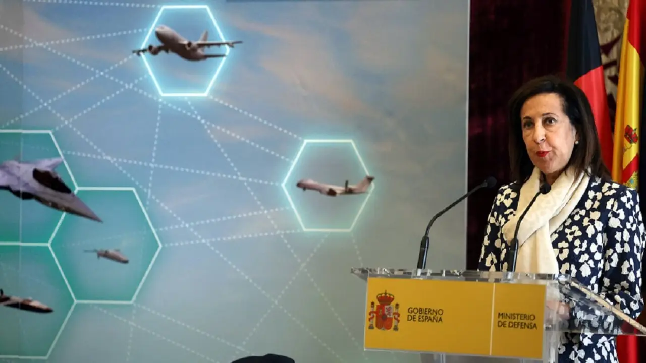 PHOTO/AFP/THOMAS COEX - La ministra española de Defensa, Margarita Robles, pronuncia un discurso durante la ceremonia de firma de un contrato entre los ministros de Defensa de Francia, Alemania y España para el Futuro Sistema de Combate Aéreo (FCAS), en Madrid el 28 de abril de 2023