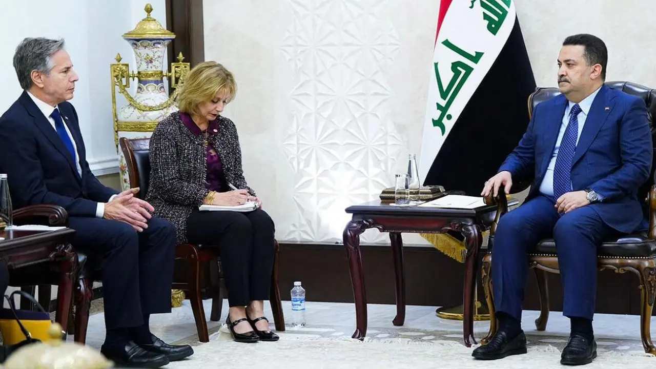 PHOTO/IRAQI PRIME MINISTER’S PRESS OFFICE/AFP PHOTO/HO/IRAQI PRIME MINISTER’S PRESS OFFICE - Una imagen difundida por la Oficina de Prensa del primer ministro iraquí el 5 de noviembre de 2023 muestra al primer ministro Mohamed Shia al-Sudani (dcha.) reunido con el secretario de Estado estadounidense Antony Blinken en Bagdad