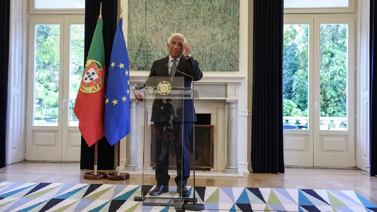 PHOTO/AFP/PATRICIA DE MELO MOREIRA - El primer ministro portugués António Costa se dirige a la nación en el Palacio de Sao Bento en Lisboa el 7 de noviembre de 2023