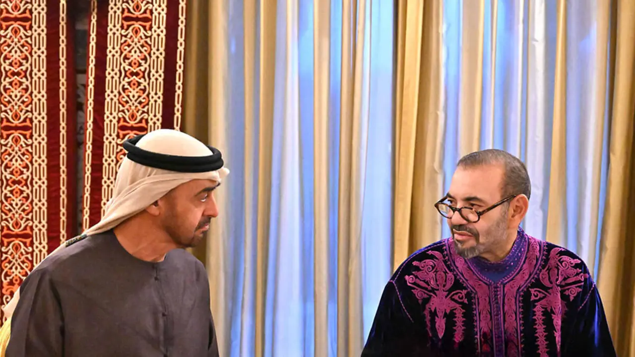AFP/HAMAD AL-KAABI - Mohamed bin Zayed al-Nahyan, presidente de los Emiratos Árabes Unidos, junto al rey Mohamed VI de Marruecos
