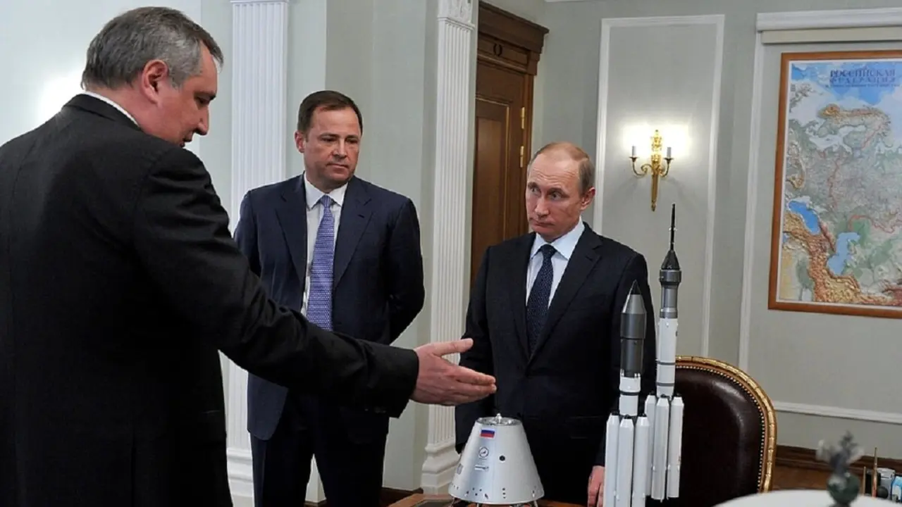 PHOTO/Kremlin - El presidente Vladimir Putin dio el visto bueno a la arquitectura de una nueva estación espacial rusa a mediados de la pasada década, comenzando por el desarrollo de nuevos lanzadores y cápsulas tripuladas