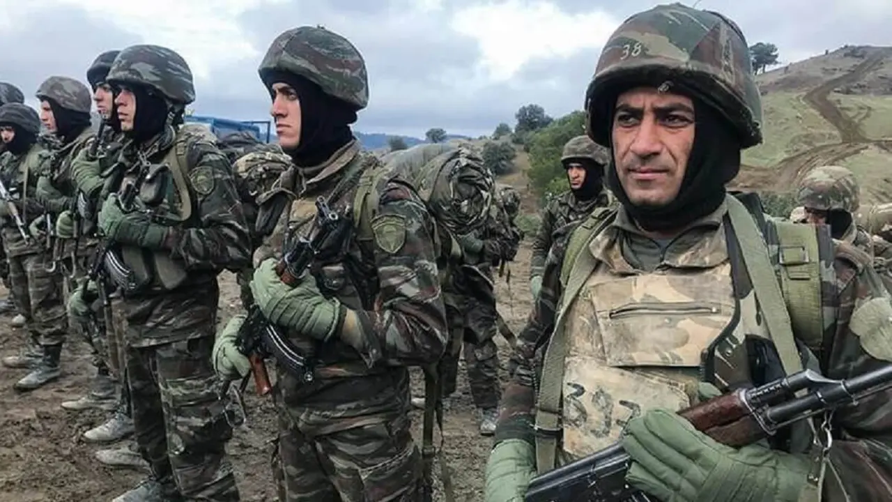 Soldados argelinos hacen guardia - REUTERS/ABDELAZIZ BOUMZ