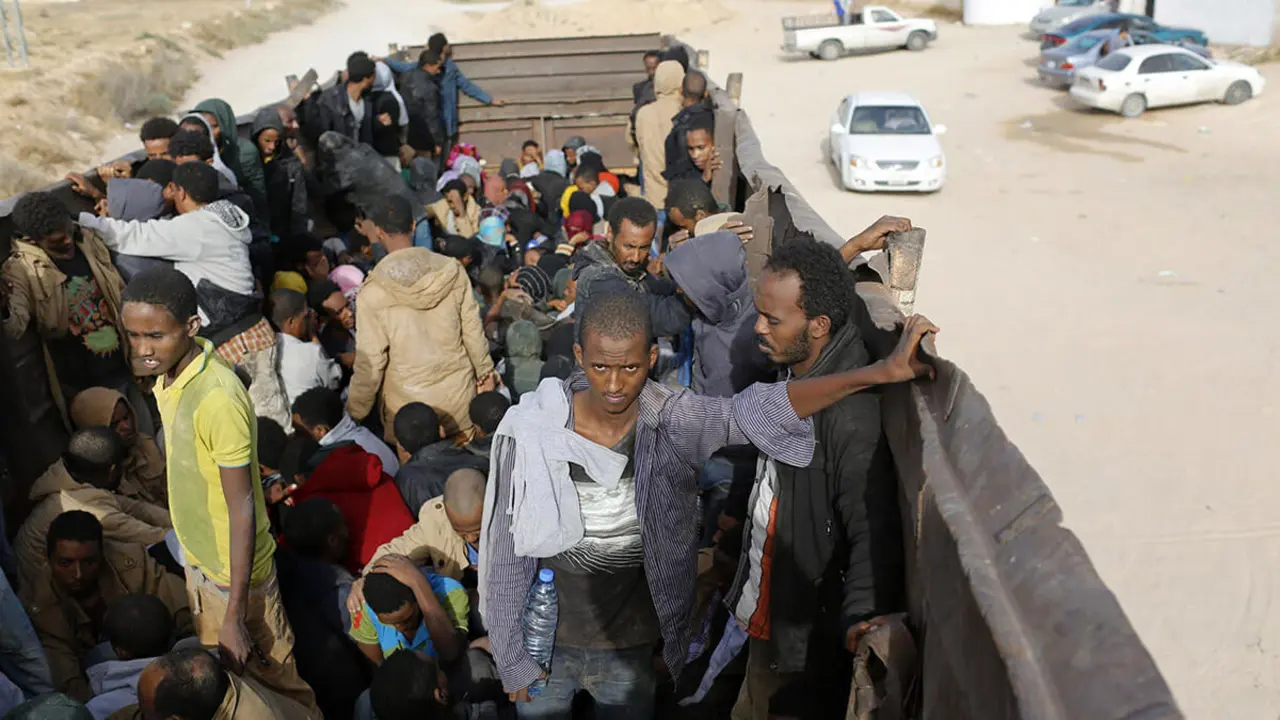 El extremo suroeste de Libia, en el Sáhara, en la frontera con Argelia y Níger, se ha convertido en una puerta abierta para los inmigrantes ilegales de los países subsaharianos que se dirigen para Europa - REUTERS/AHMED JADALLAH