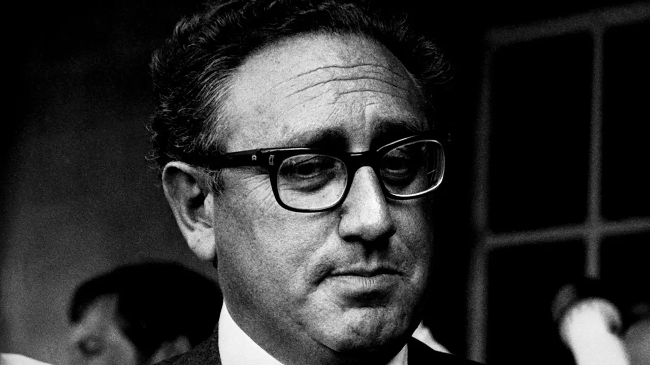 AFP/FILE - Retrato del secretario de Estado de Asuntos Exteriores estadounidense, Henry Kissinger, tomado el 25 de marzo de 1974 en Tel Aviv. El exsecretario de Estado estadounidense Henry Kissinger, figura clave de la diplomacia estadounidense en la era posterior a la Segunda Guerra Mundial, murió el 29 de noviembre de 2023 a la edad de 100 años