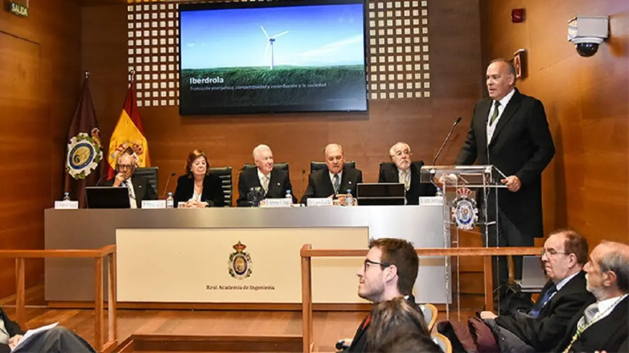 Mario Ruiz Tagle, Consejero Delegado de Iberdrola España, recoge el premio de la RAI