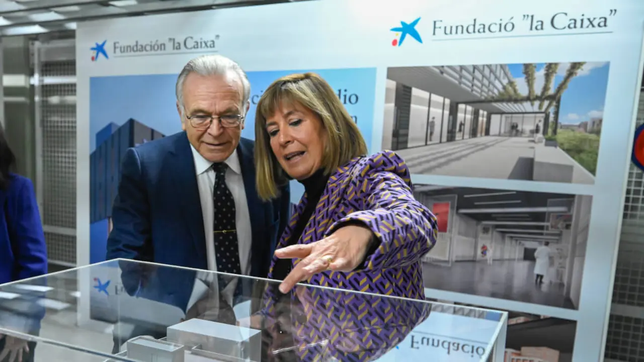 El presidente de la Fundación ”la Caixa”, Isidro Fainé, y la alcaldesa de L’Hospitalet, Núria Marín, han presentado un acuerdo para reconvertir un almacén de L’Hospitalet en un nuevo centro cultural llamado ArtStudio CaixaForum.