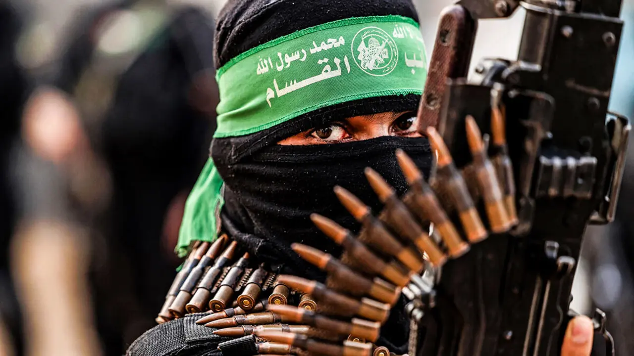 Un miembro de las Brigadas Ezzedine al-Qassam, ala militar del movimiento palestino Hamás
AFP/MAHMUD HAMS