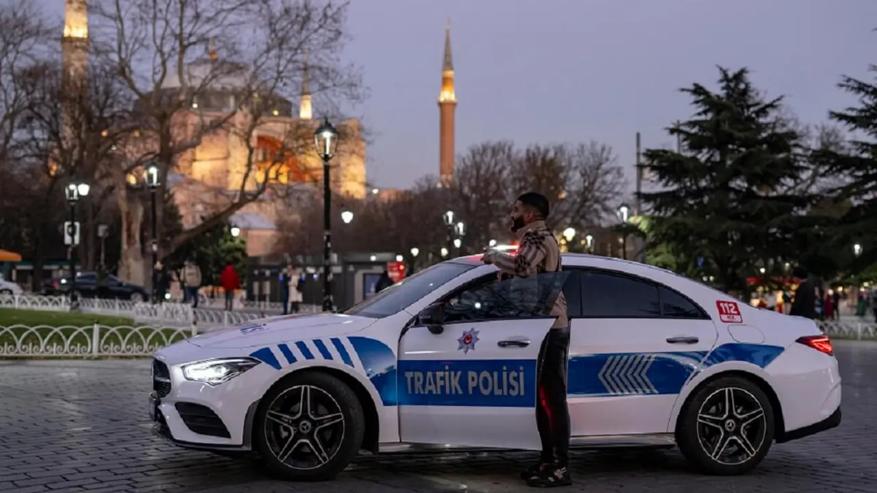 Imagen de coche de policía en Turquía - PHOTO/AFP/YASIN AKGUL