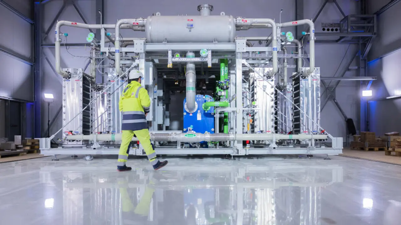 Un electrolizador para la producción de hidrógeno verde - ROLF VENNENBERND/DPA/dpa Picture-Alliance vía AFP