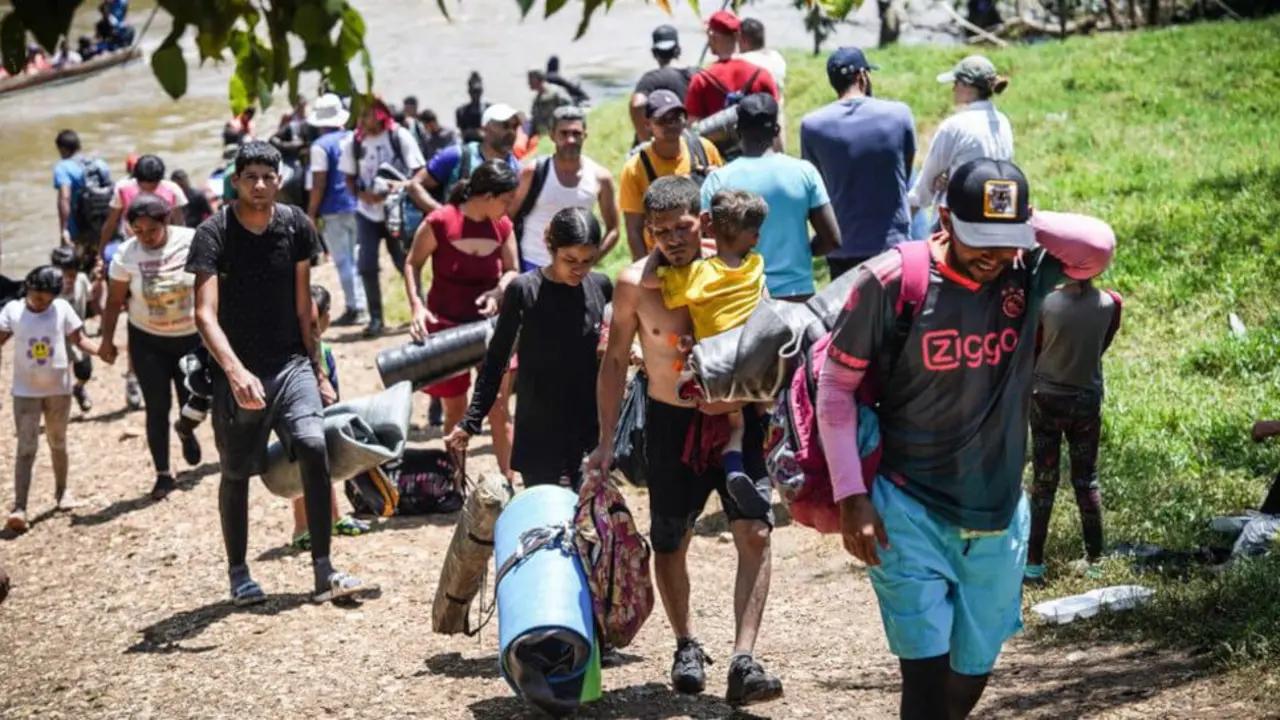 Migrantes llegan a un centro de acogida temporal en Panamá tras cruzar la selva del Darién, en Centroamérica - © OIM/Gema Cortés
