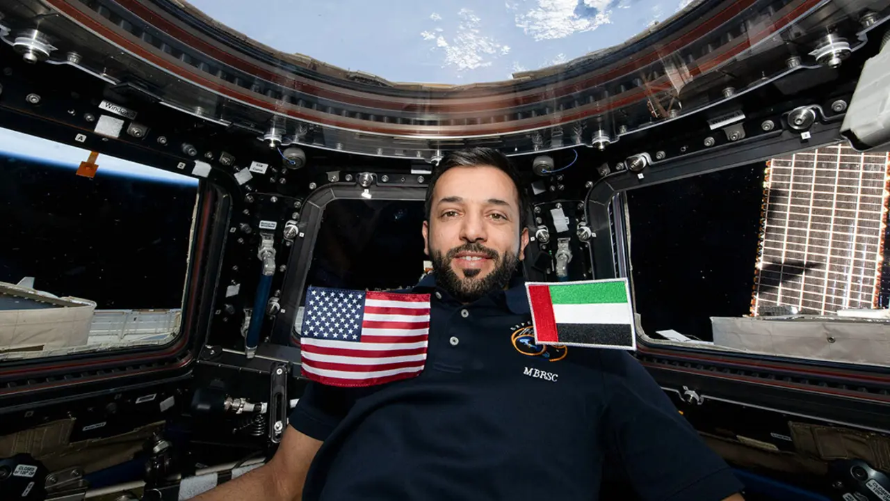 Dos emiratíes ya han viajado al espacio y un tercero lo hará a la Luna en una misión Artemis de la NASA. Uno de los candidatos es Sultán al-Neyadi, de 43 años, que ya ha permanecido casi seis meses en la ISS - PHOTO/MBRSC-Sultán al-Neyadi