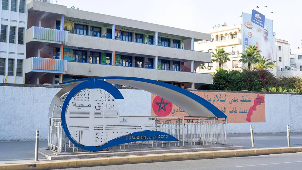 Fachada de un colegio en Marruecos - PHOTO/ATALAYAR