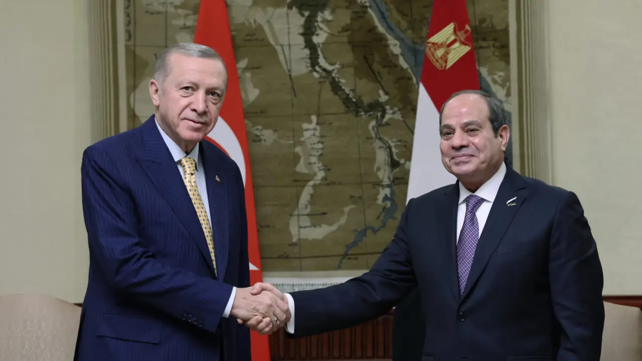 El presidente turco, Recep Tayyip Erdogan, con su homólogo egipcio, Abdel Fattah Al-Sisi - SERVICIO DE PRENSA PRESIDENCIAL TURCO / AFP