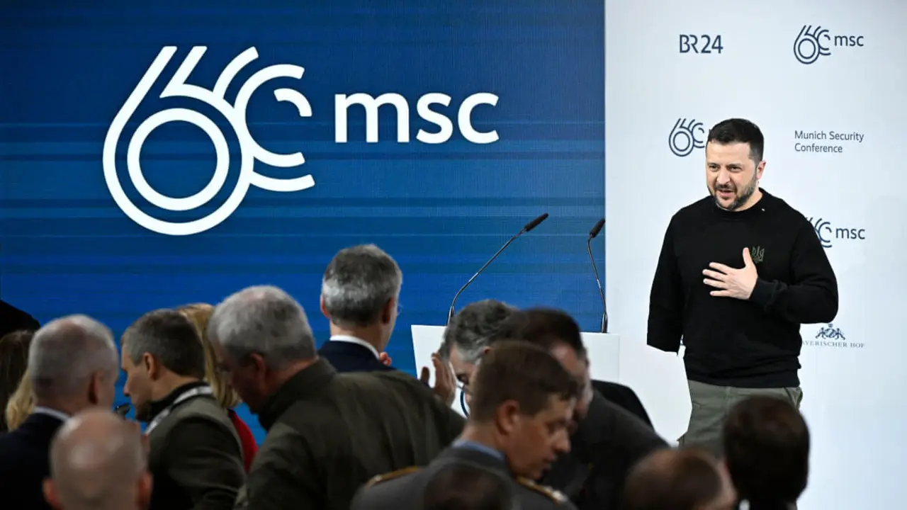 El presidente ucraniano, Volodymyr Zelensky, pronuncia su discurso en la 60ª Conferencia de Seguridad de Munich (MSC) - Tobias SCHWARZ / AFP