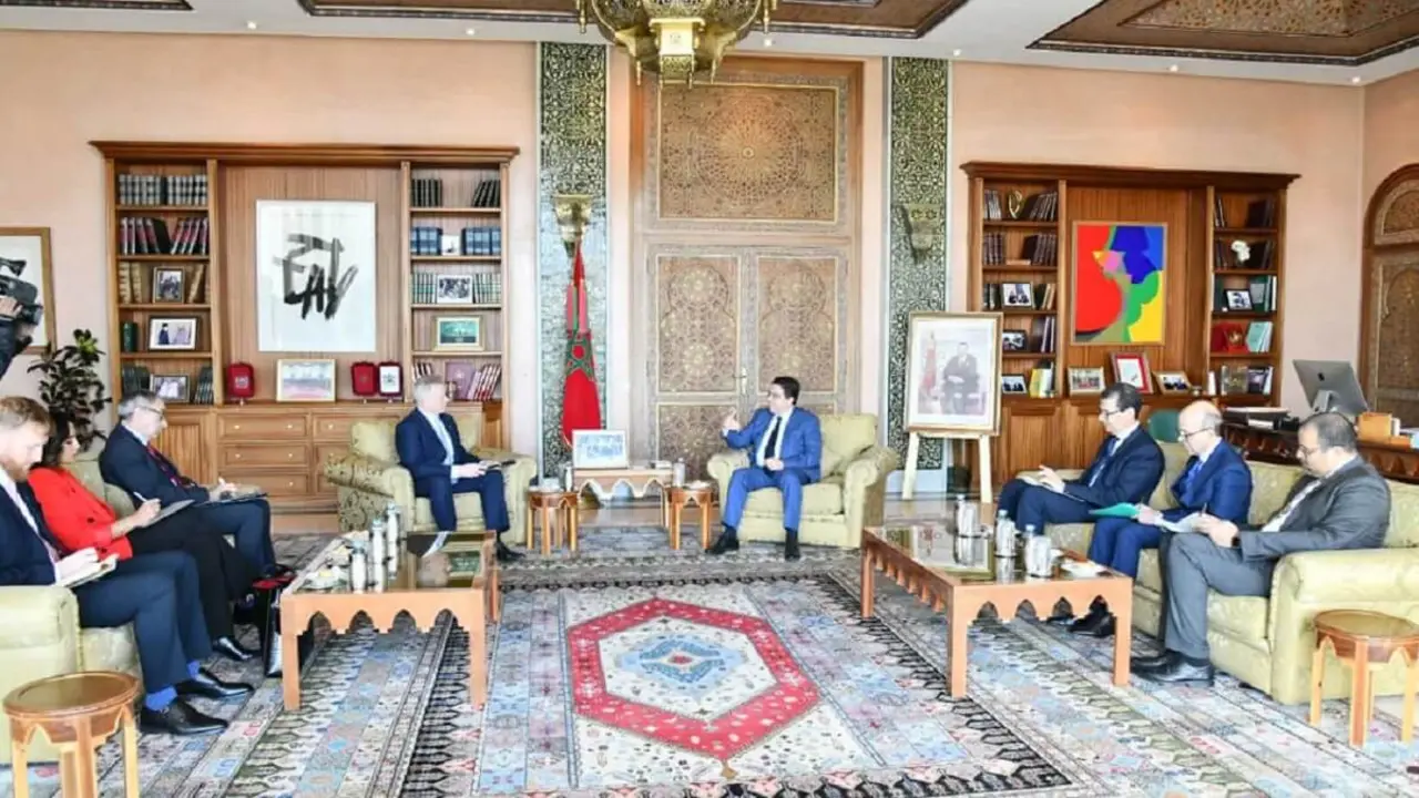 El enviado especial del primer ministro británico a Marruecos, Rob Butler, y el ministro marroquí de Asuntos Exteriores, Nasser Bourita - PHOTO/X/@MarocDiplomatie