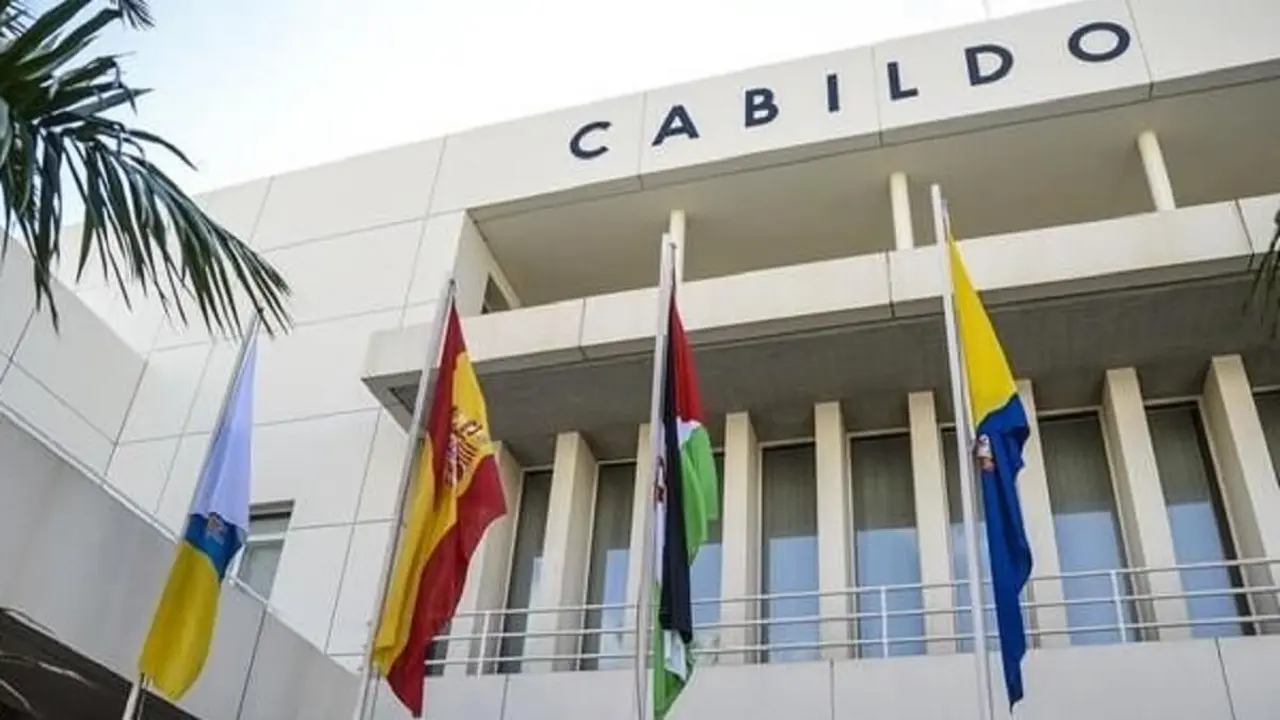 Bandera de la RASD en edificio público de las islas Canarias