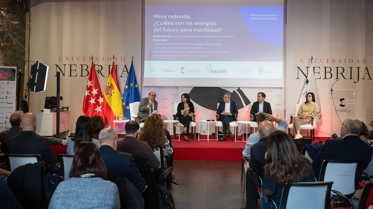 Madrid Foro Empresarial y AEESCAM promueven un debate sobre la energía aplicada al transporte, en una jornada celebrada en la Universidad Nebrija