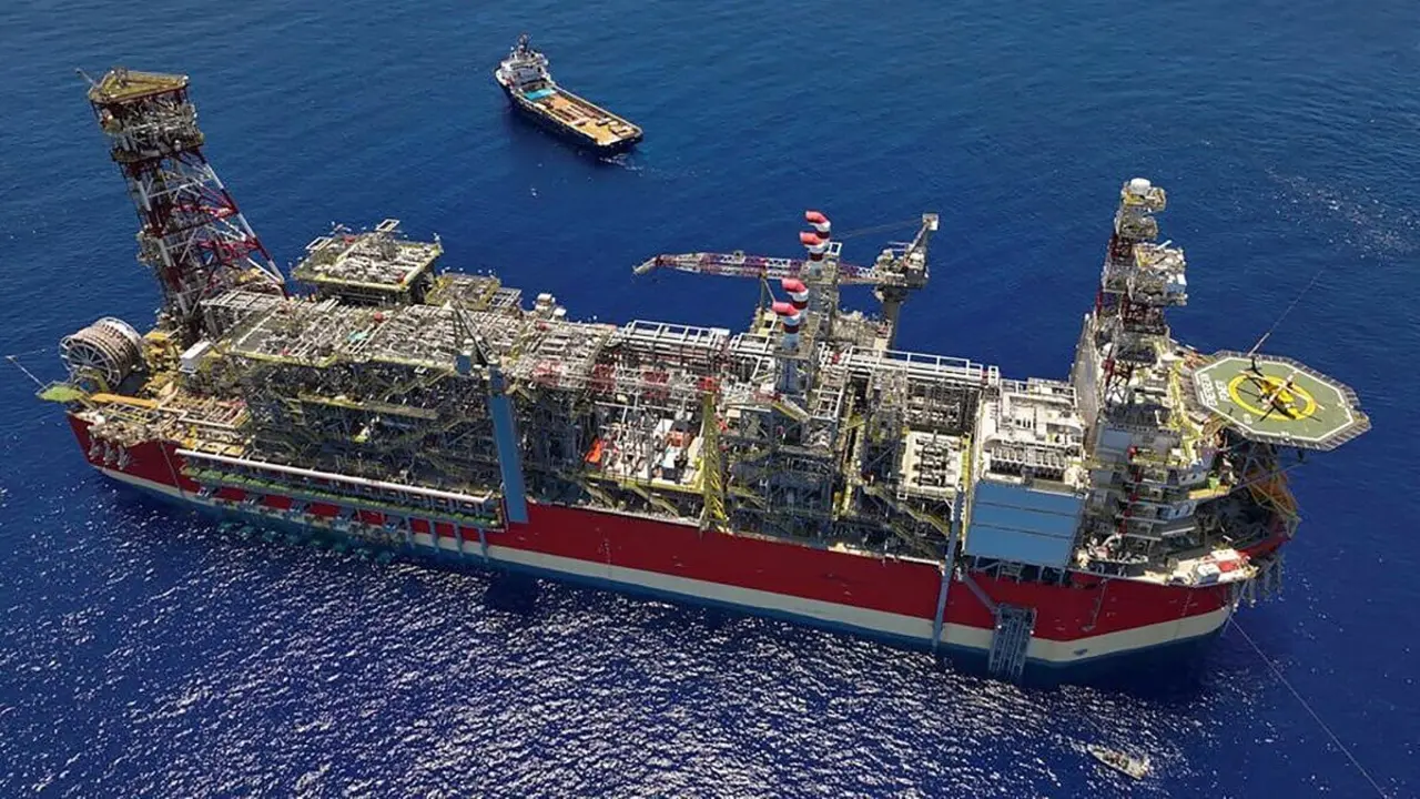Esta imagen difundida por la compañía de petróleo y gas Energean el 20 de septiembre de 2022 muestra un buque FPSO (Floating Production Storage and Offloading) de Energean en el yacimiento de Karish, un yacimiento de gas marino en el Mediterráneo – PHOTO/AFP PHOTO/ENERGEAN