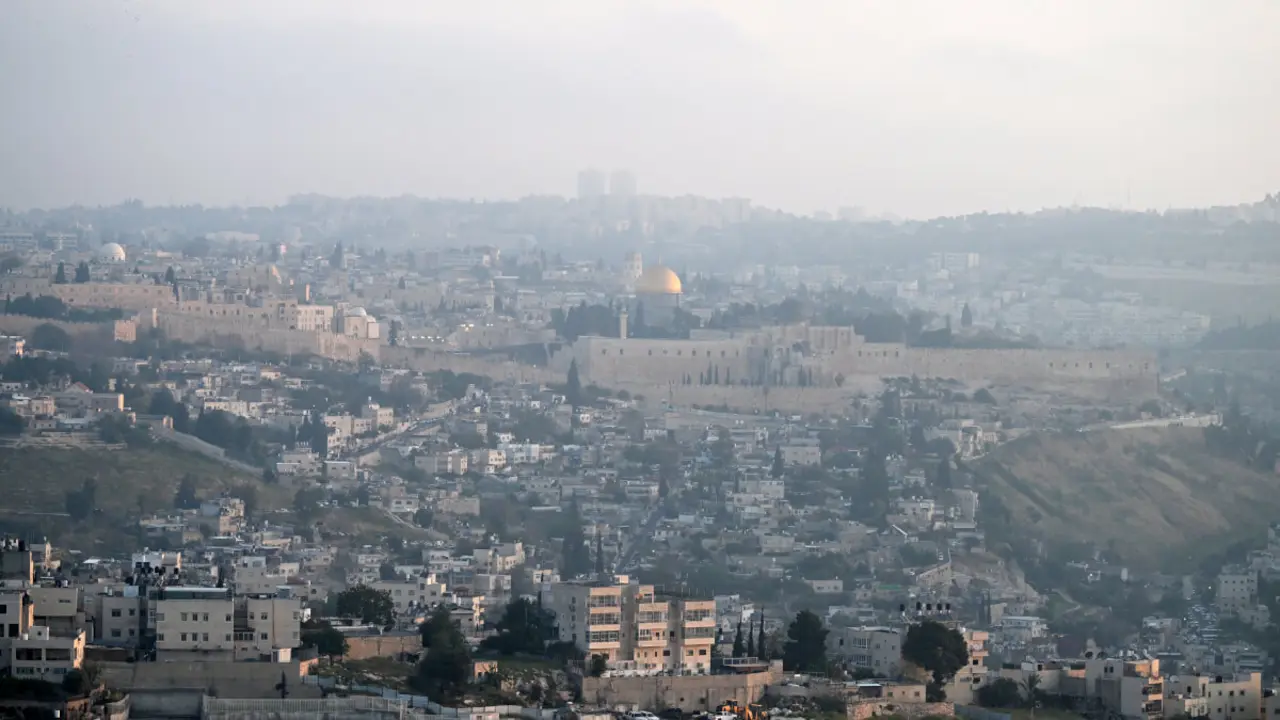 Jerusalén amanece tras el ataque iraní contra Israel -RONALDO SCHEMIDT / AFP