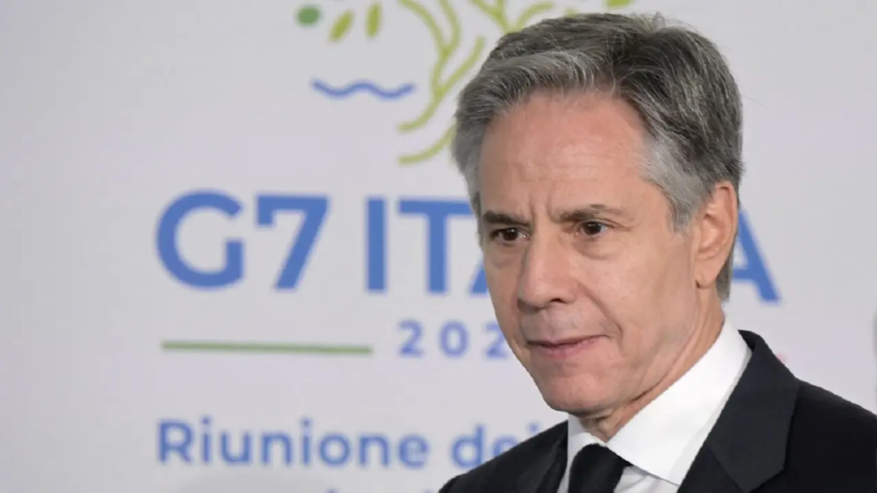 El secretario de Estado estadounidense Antony Blinken llega para posar para una foto de familia en el Grand Hotel Quisisana durante la reunión de ministros de Asuntos Exteriores del G7 en la pequeña isla de Capri el 18 de abril de 2024 – PHOTO7Tiziana FABI/AFP