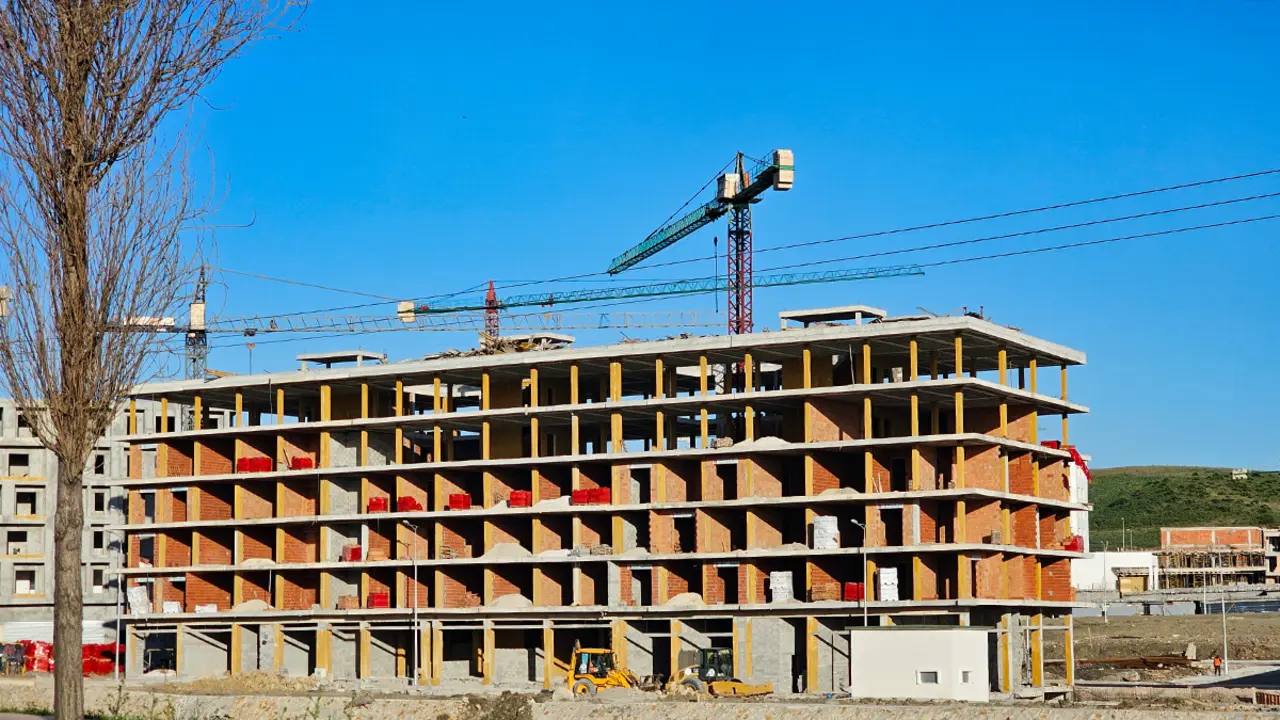 Obras en la periferia de Tánger, símbolo del crecimiento que ha experimentado la ciudad en los últimos años<strong> - PHOTO/ATALAYAR</strong>
