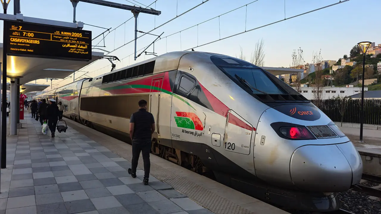 Tren de Alta Velocidad (TGD) de la compañía ONCF en la estación de Tánger, Marruecos - PHOTO/ATALAYAR