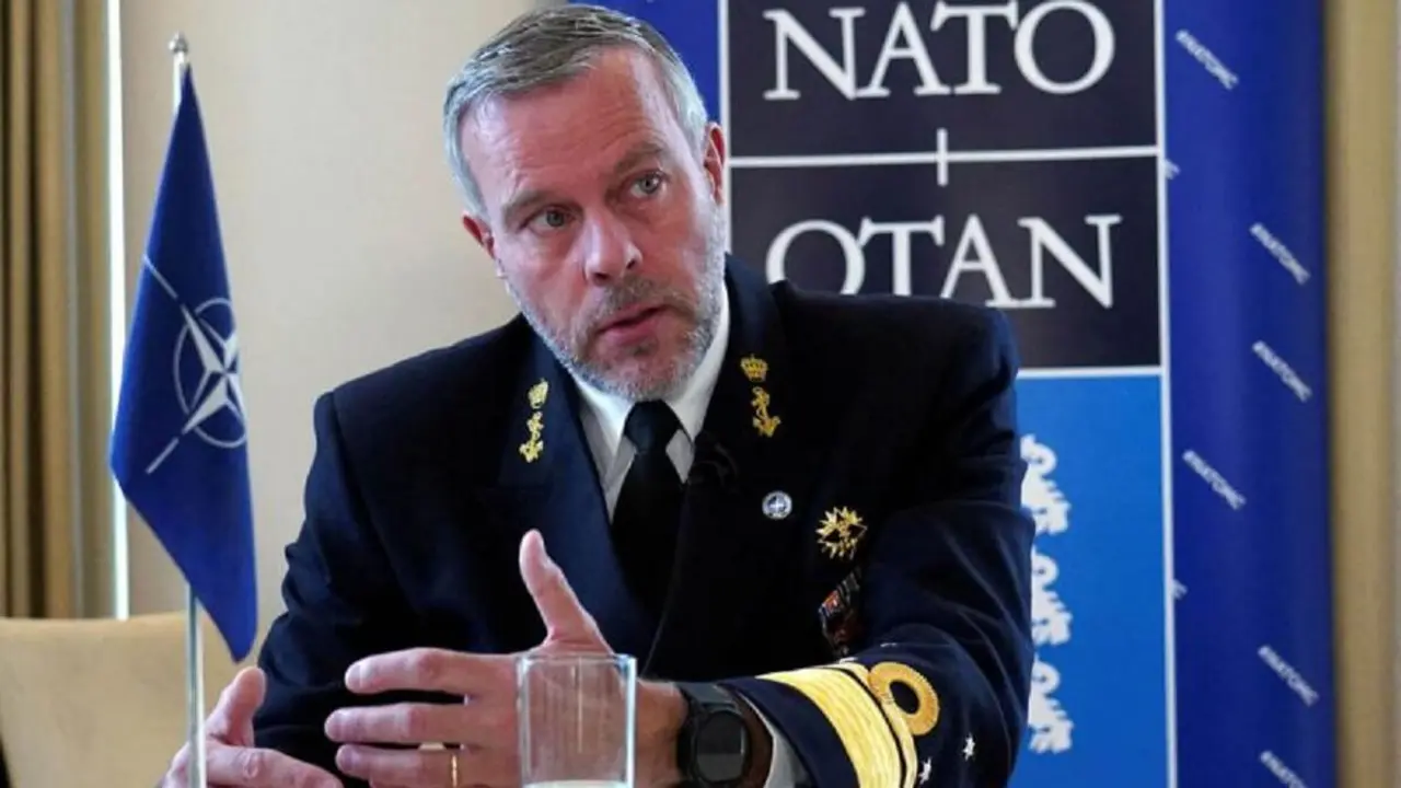El presidente del Comité Militar de la OTAN, almirante Rob Bauer, habla durante una entrevista – PHOTO/REUTERS