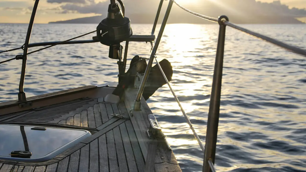 <a target="_blank" href="https://www.pexels.com/es-es/foto/barco-marron-en-el-mar-238367/">PHOTO/PEXELS/TIANA - Imagen de yate</a>