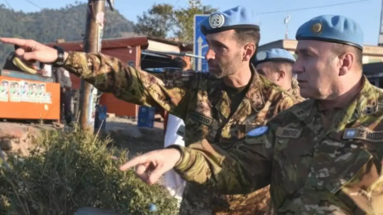 Contralmirante argentino Guillermo Ríos (derecha), Jefe de Misión y Observadores del UNMOGIP -&nbsp;UNMOGIP&nbsp;