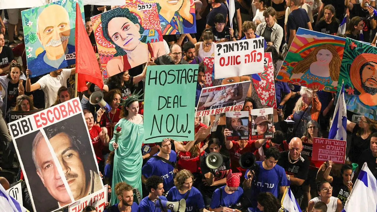 Israelíes se manifiestan para pedir la liberación de los rehenes - AHMAD GHARABLI / AFP