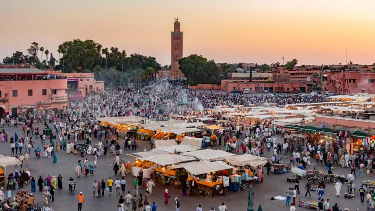 Plaza Jemaa el-Fnaa, Marrakech en Marruecos  - <a href="https://depositphotos.com/es/?/">Depositphotos</a>